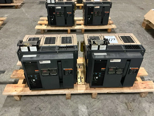 Merlin gerin m06 h2 circuit breaker (2x) - afbeelding 1 van  5