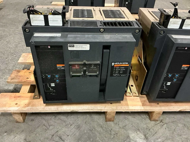 Merlin gerin m06 h2 circuit breaker (2x) - afbeelding 2 van  5