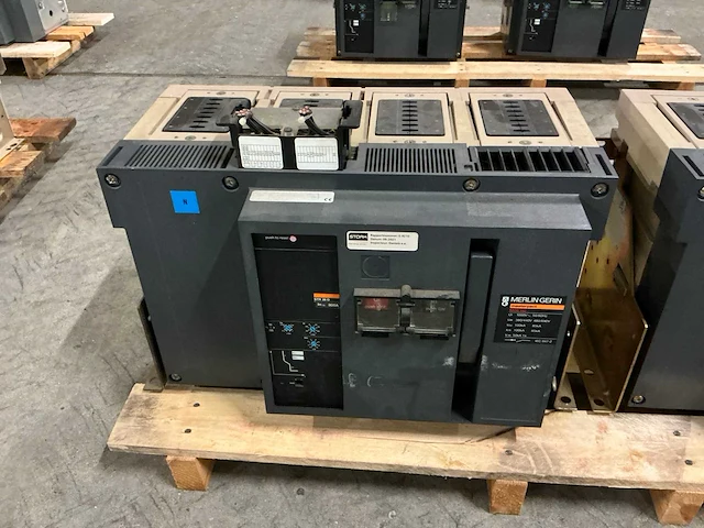 Merlin gerin m08 h1 circuit breaker (2x) - afbeelding 3 van  5
