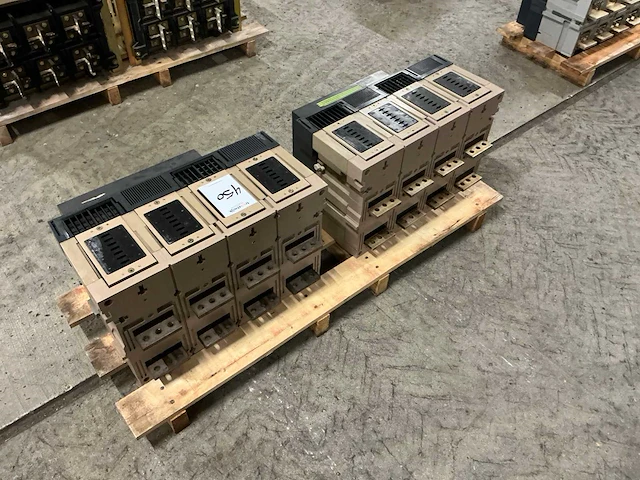Merlin gerin m16 h1 circuit breaker (2x) - afbeelding 7 van  7