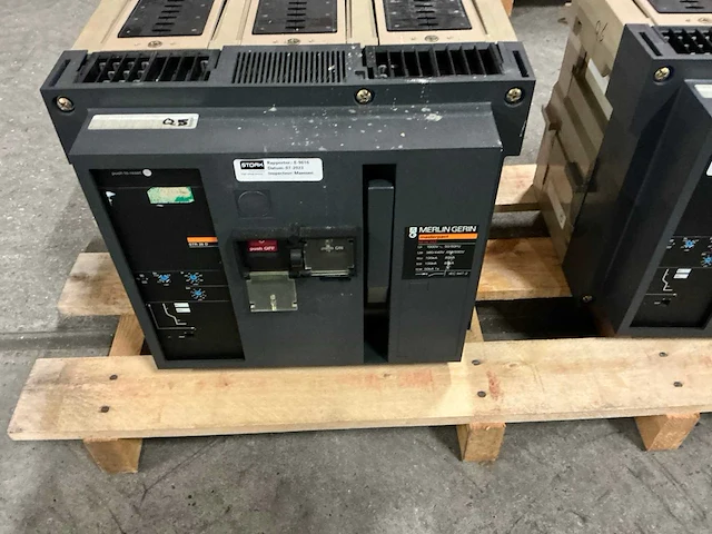 Merlin gerin m16 h2 circuit breaker (2x) - afbeelding 2 van  5