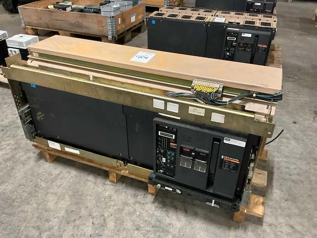 Merlin gerin m50 h1 circuit breaker - afbeelding 1 van  5