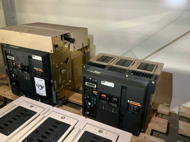 Merlin gerin masterpact m10h2/m20h2 circuit breaker (2x) - afbeelding 1 van  6