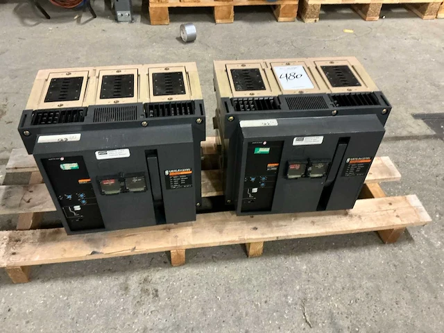 Merlin gerin masterpact m16h2/m20h2 circuit breaker (2x) - afbeelding 1 van  7