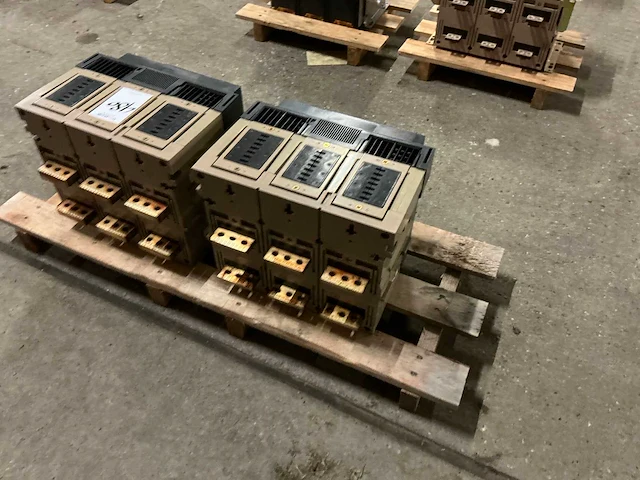 Merlin gerin masterpact m16h2/m20h2 circuit breaker (2x) - afbeelding 3 van  7