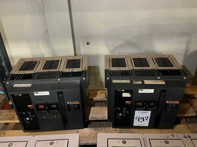 Merlin gerin masterpact m16h2/m25h2 circuit breaker (2x) - afbeelding 1 van  6