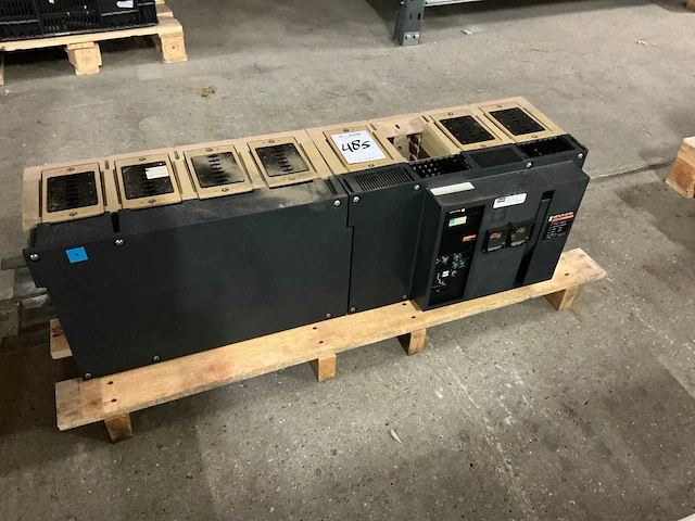Merlin gerin masterpact m63h1 circuit breaker - afbeelding 1 van  9