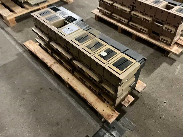Merlin gerin masterpact m63h1 circuit breaker - afbeelding 6 van  9