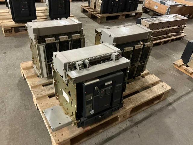 Merlin gerin masterpact nw25h1/nw32h2 circuit breaker (3x) - afbeelding 4 van  8
