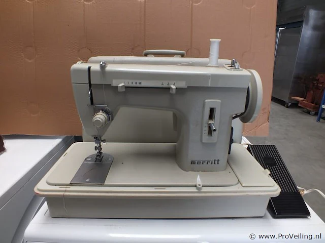Merrit naaimachine - afbeelding 1 van  2