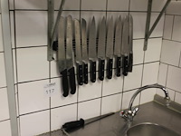 Messen magneet met 10 messen en aanzetstaal. - afbeelding 1 van  2