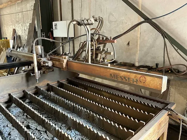 Messer griessheim scancut 12 plasmasnijmachine met brandsnijtafel - afbeelding 11 van  14