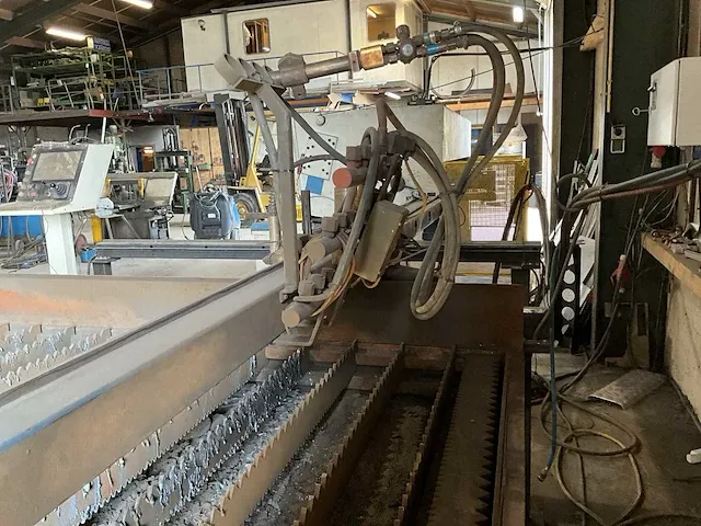 Messer griessheim scancut 12 plasmasnijmachine met brandsnijtafel - afbeelding 12 van  14