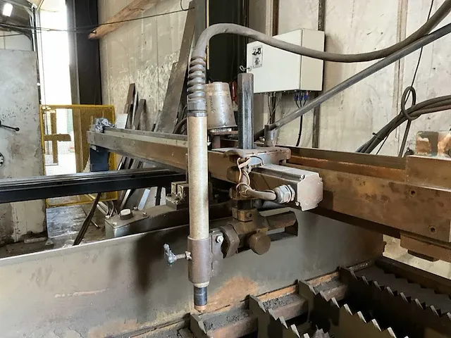 Messer griessheim scancut 12 plasmasnijmachine met brandsnijtafel - afbeelding 13 van  14