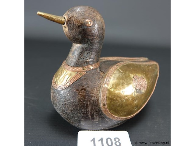 Met koper versierde houten eend - afbeelding 1 van  5