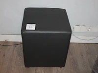 Met kunstleder beklede poef 40 x 40 x 45 cm. - afbeelding 1 van  1