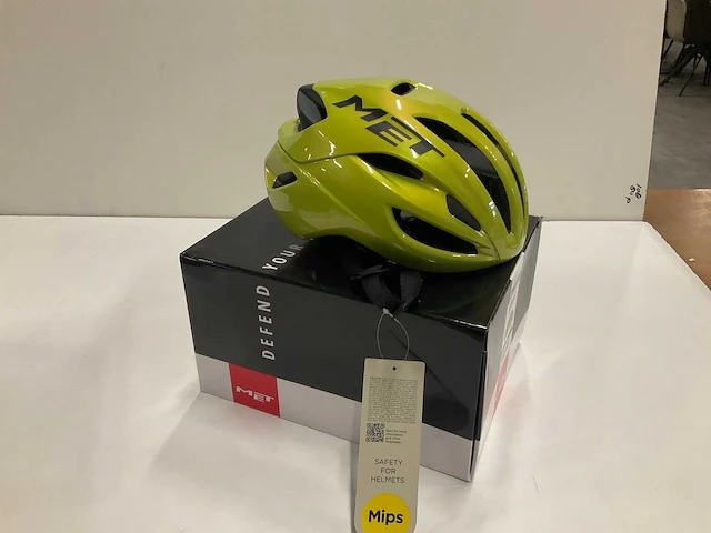 Met rivale fietshelm maat m - afbeelding 1 van  3