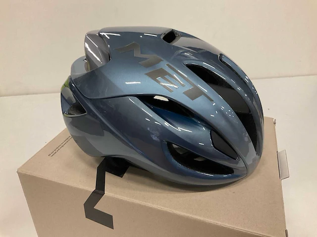 Met rivale fietshelm maat m - afbeelding 1 van  3