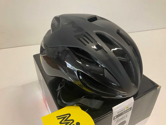 Met rivale fietshelm maat s - afbeelding 1 van  4
