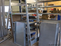 Meta stelling (gedemonteerd) 3 staanders & 14 platen - afbeelding 1 van  5