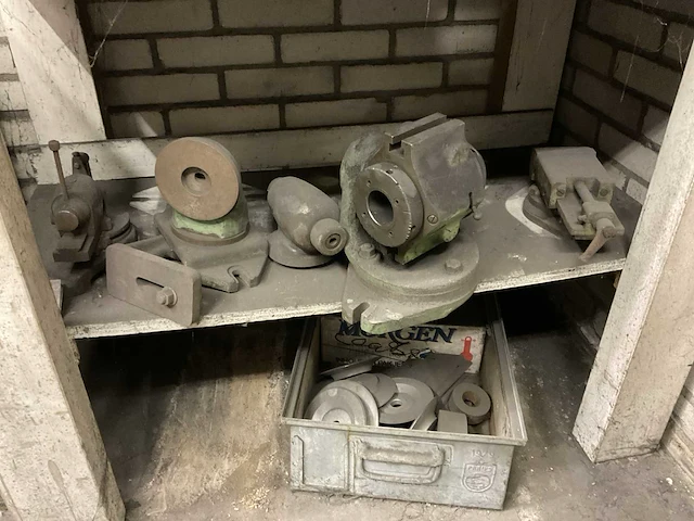 Metaal slijp werkplaats inventaris - afbeelding 13 van  53