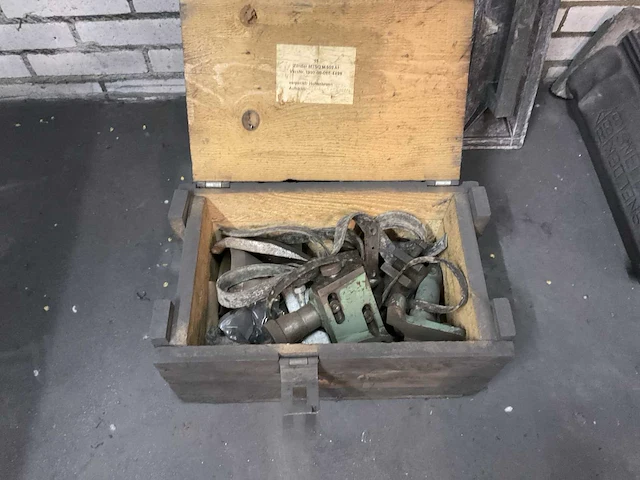 Metaal slijp werkplaats inventaris - afbeelding 46 van  53