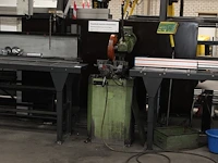 Metaalafkortzaag bewo met automatische aan- / afvoertafel met tigerstop. totale lengte ca. 975 cm. - afbeelding 1 van  6