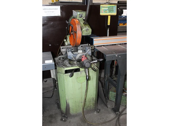 Metaalafkortzaag bewo met automatische aan- / afvoertafel met tigerstop. totale lengte ca. 975 cm. - afbeelding 4 van  6