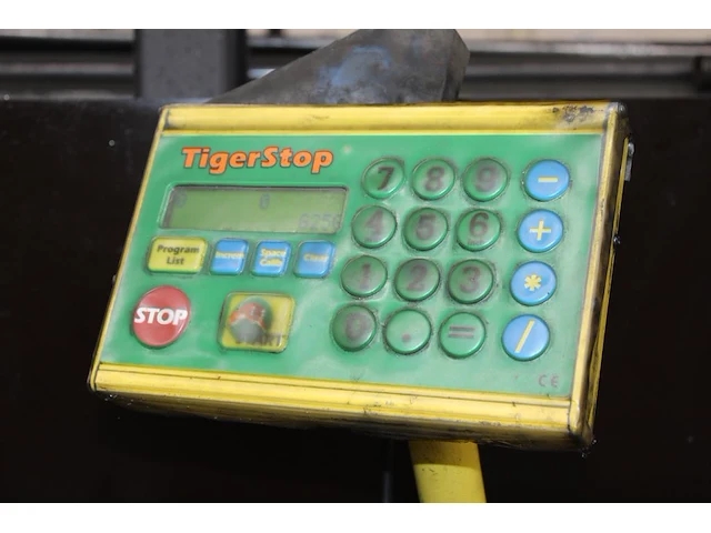 Metaalafkortzaag bewo met automatische aan- / afvoertafel met tigerstop. totale lengte ca. 975 cm. - afbeelding 5 van  6