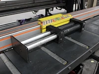 Metaalafkortzaag bewo met automatische aan- / afvoertafel met tigerstop. totale lengte ca. 975 cm. - afbeelding 6 van  6
