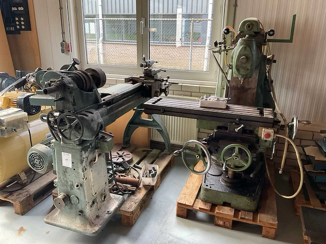 Metaalbewerkingsmachine (2x) - afbeelding 1 van  9