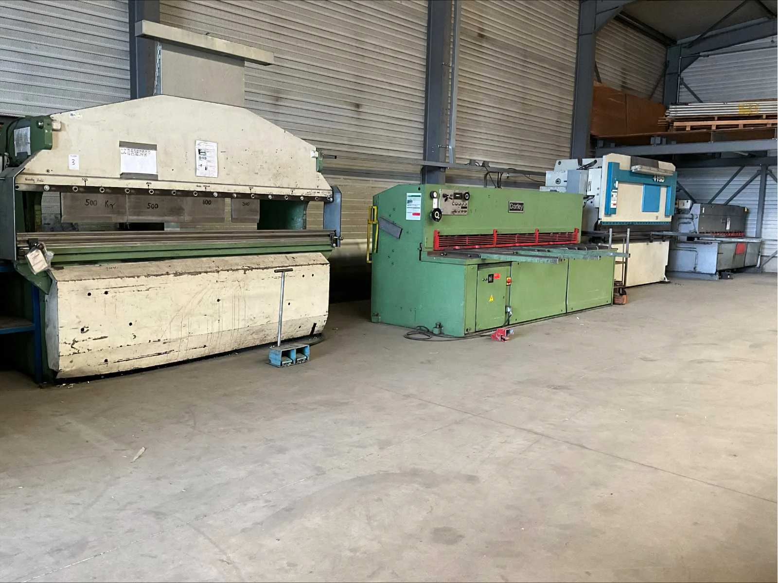 Metaalbewerkingsmachines, bedrijfwagens, plaatmateriaal en toebehoren wegens bedrijfsbeëindiging afs-flexair