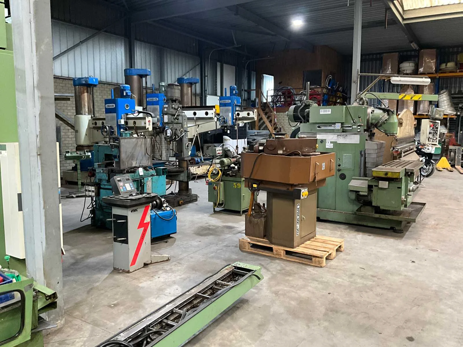 Metaalbewerkingsmachines, bouwmachines, heftrucks en toebehoren.