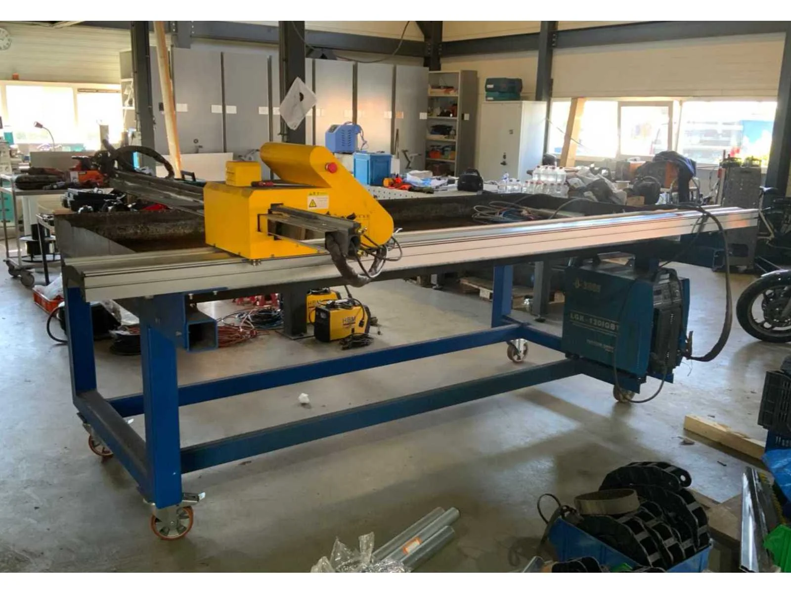Metaalbewerkingsmachines en toebehoren wegens werkplaats sluiting