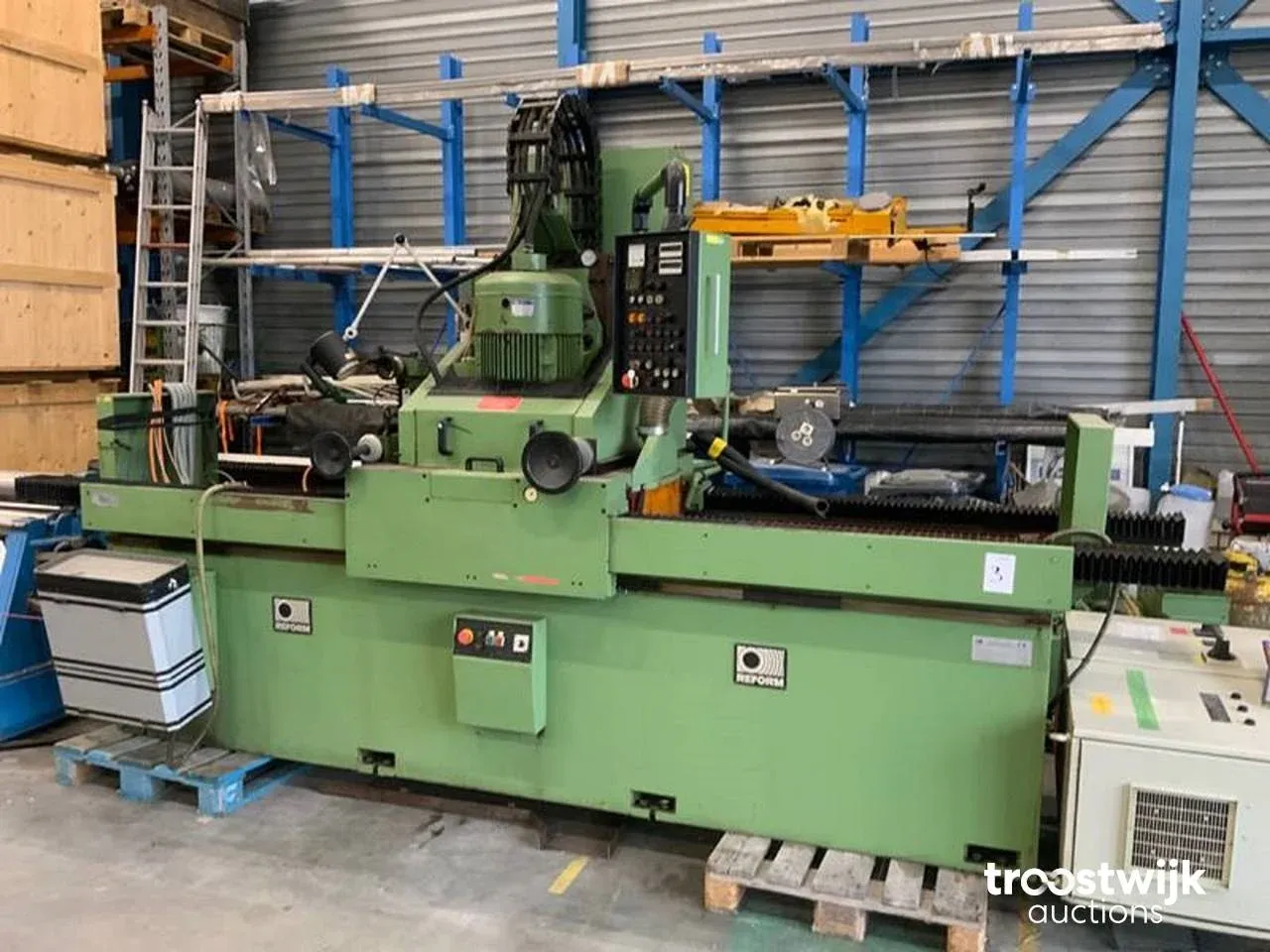 Metaalbewerkingsmachines, heftrucks en hoogwerkers en gereedschap