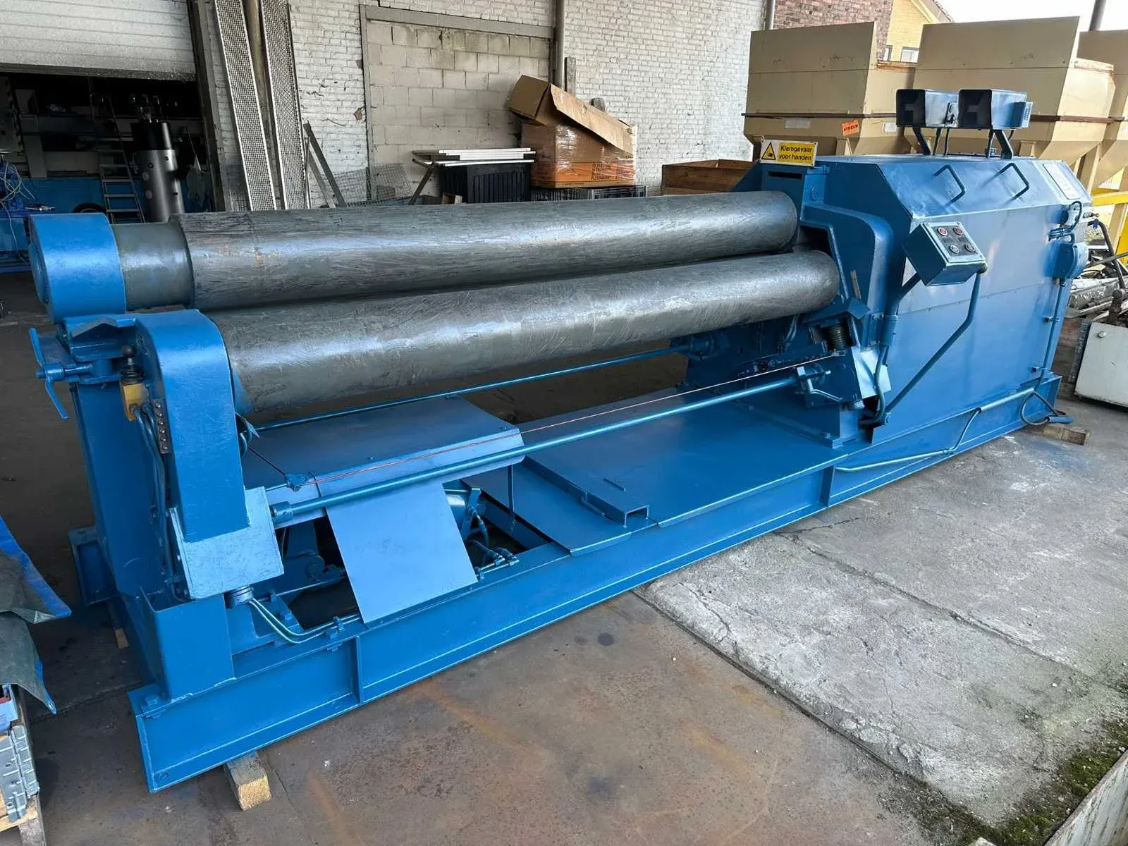 Metaalbewerkingsmachines, houtbewerkingsmachines, vrachtwagen en heftrucks