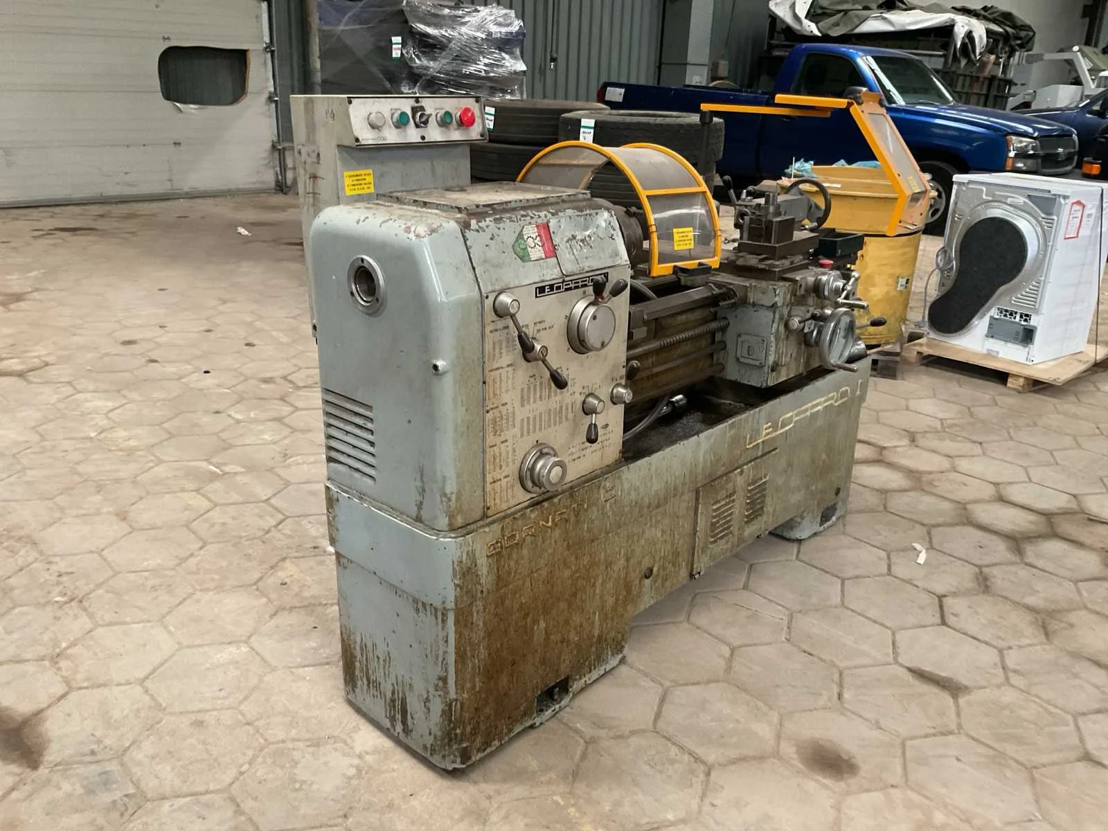 Metaalbewerkingsmachines, werkplaats materialen en gereedschappen