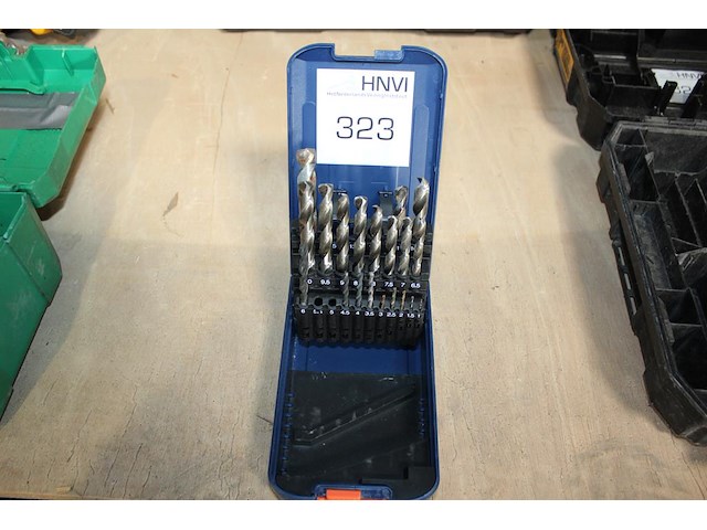 Metaalborenset. - afbeelding 1 van  3