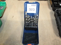 Metaalborenset. - afbeelding 1 van  3