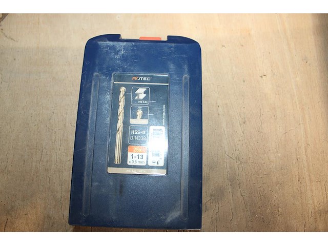 Metaalborenset. - afbeelding 3 van  3