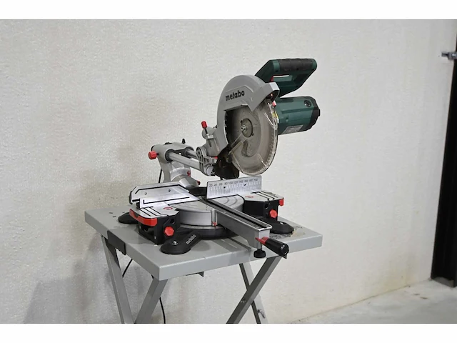 Metabo kgs 254m afkortcirkelzaagmachine met zaagtafel - afbeelding 1 van  5