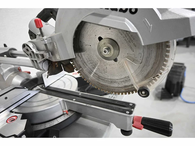 Metabo kgs 254m afkortcirkelzaagmachine met zaagtafel - afbeelding 3 van  5