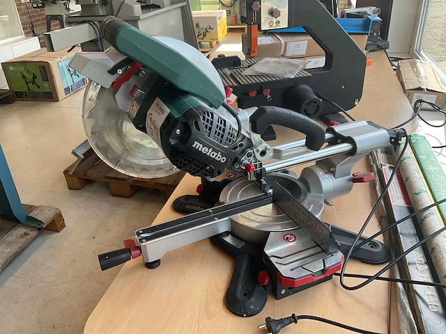 Metabo kgs254 radiaalafkortzaagmachine - afbeelding 1 van  4