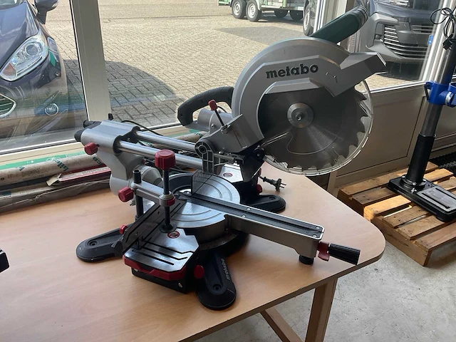 Metabo kgs254 radiaalafkortzaagmachine - afbeelding 2 van  4