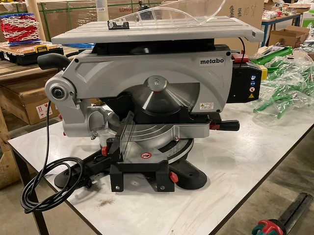Metabo kgt 305 m afkortzaag - afbeelding 1 van  4