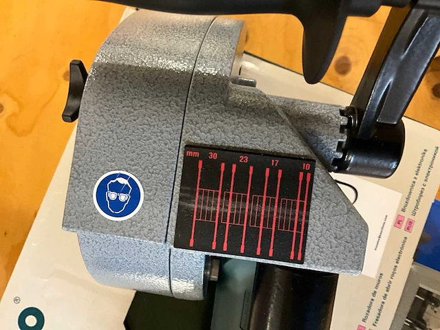 Metabo mfe 30 sleuvenfreesmachine - afbeelding 4 van  7