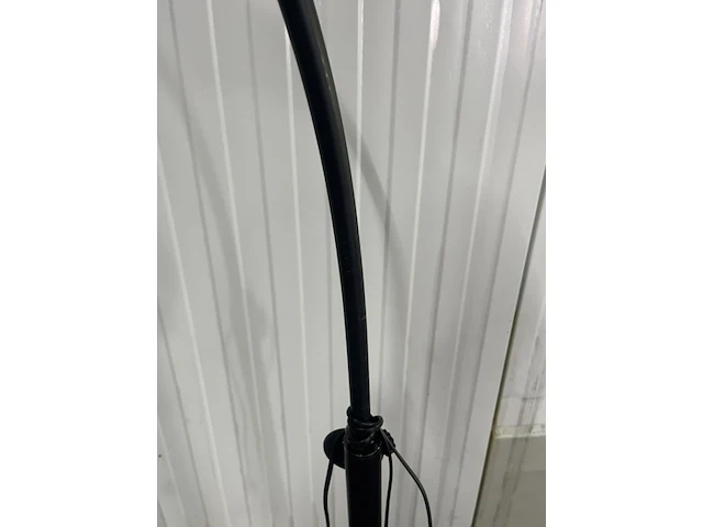 Metal bow booglamp - zwart, zuiver - afbeelding 4 van  4