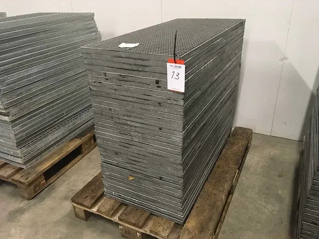 Metal grid floor plates (34x) - afbeelding 1 van  4