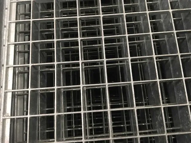 Metal grid floor plates (60x) - afbeelding 4 van  4