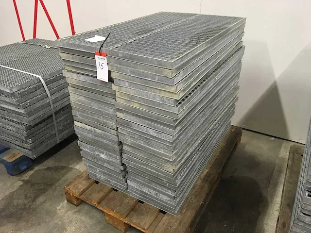 Metal grid floor plates (60x) - afbeelding 1 van  4